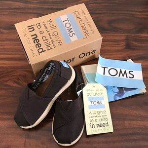 Tiny Toms Classics, size 7